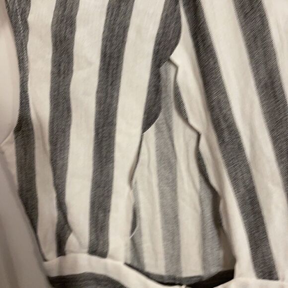 Striped Jumpsuit with open back - Picture 4 of 11